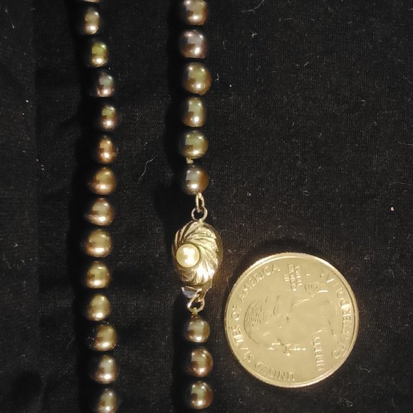 Black Pearl 16" Necklace from Hong Kong - Picture 1 of 2